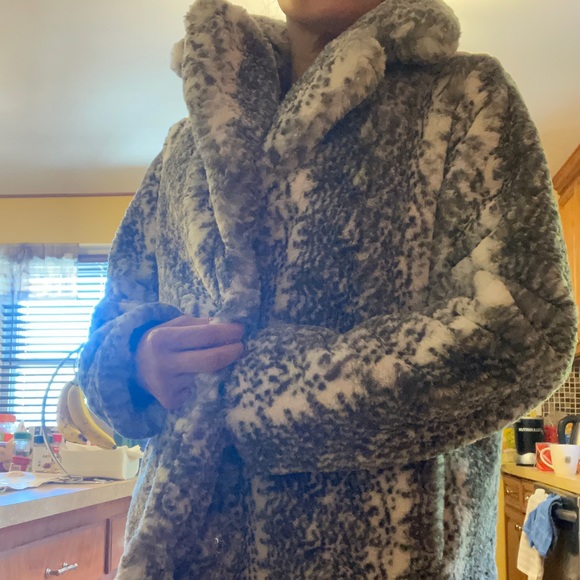 Rachel Roy SUPER thick comfy winter fancy coat. It’s is super soft. Never worn. - Picture 3 of 12